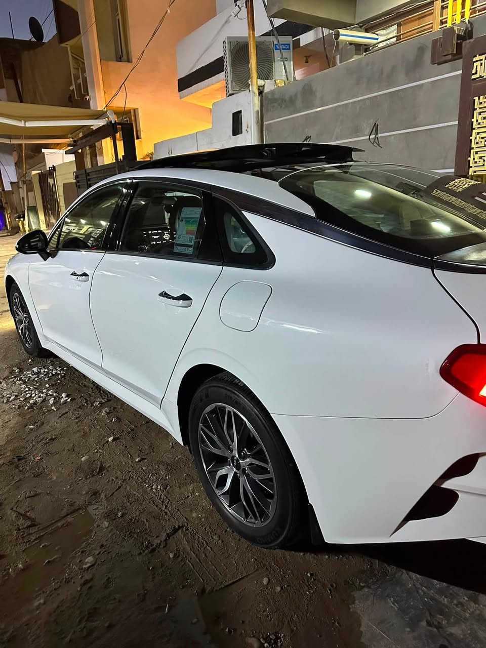 السلام عليكم
كيا K5 موديل 2022 خليجي فول مواصفات 
محرك 2000 دوش 
بصمة تشغيل عن بعد 
بنراما
تبريد لمس 
كراسب جلد كهرباء مكيف 
لد امامي خلفي 
رقم سليمانية بسمي 
مكفولة من الصبح ماعدا بارد بكصة البنيد 
السيارة من هية زيرو عدنة ماشية 127
العنوان بغداد حي الخظراء
***********
