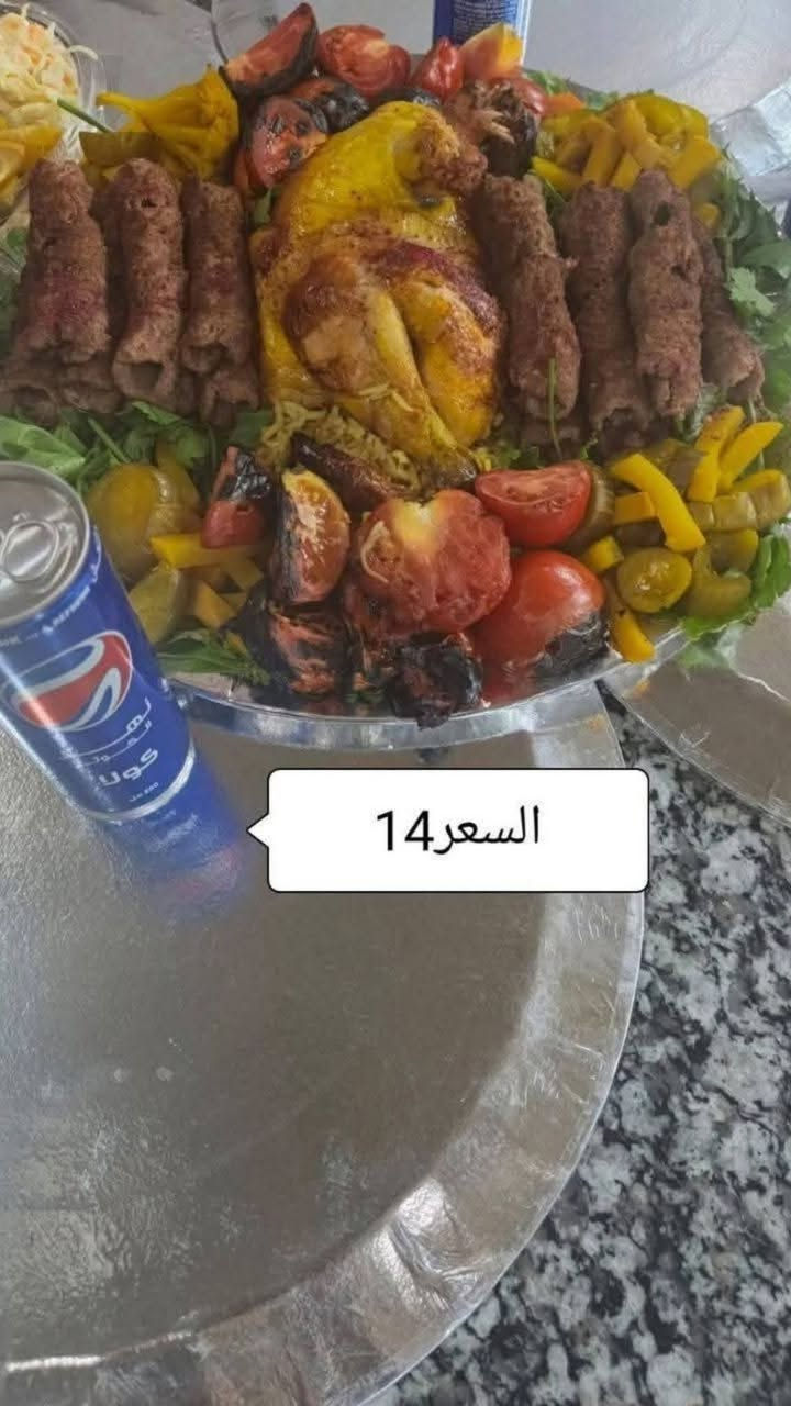 هلا والله في مطعم بركات الزهراء اليوم عارضين لكم صواني مشويات والسعار داخل صور وبخدمتكم توجد  توصيل لباب بيتك بس اطلب ولا تتردد عنوانا حي الحسين الجديد شارع ابو شاكر قرب عمارات تاج الدين 
 للحجز

***********
