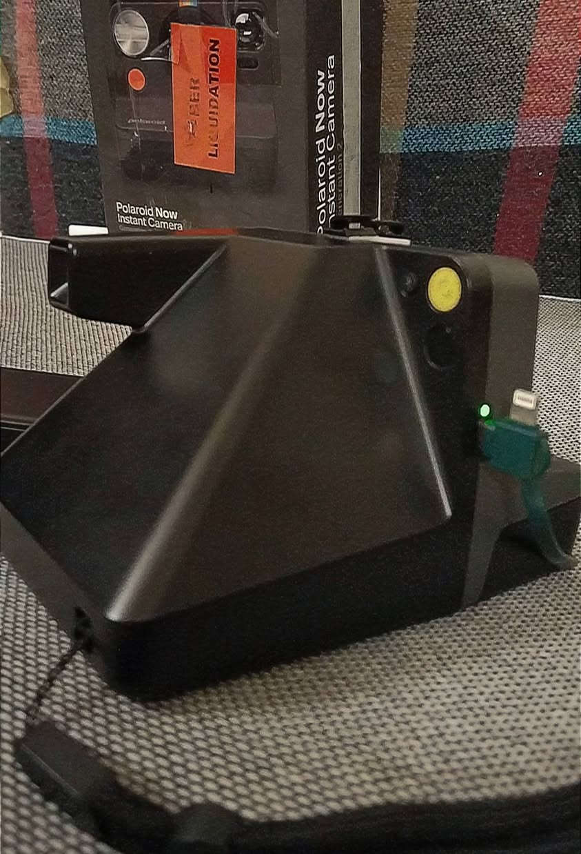 كاميرا فورية ملونة من  (الجيل الثاني ،
Polaroid Now Instant Camera Generation 2). وهي كاميرا تصوير فوري تجمع بين التصميم الكلاسيكي القديم لشركة بولاروايد والتقنيات الحديثة.{{ السعر ٦٥ الف }}


**إذا كنت صاحب هذا الإعلان وتريد حذفه لأي سبب، رجاءا أرسل رسالة إلى الدعم الفني**