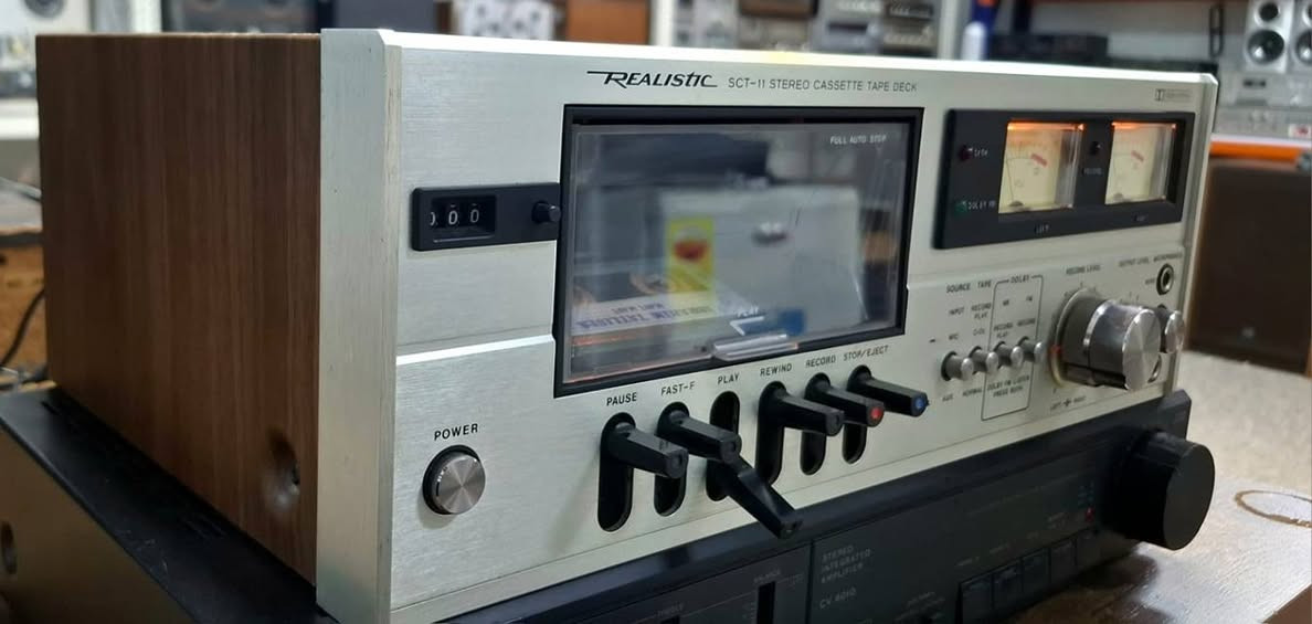 تحفه يابانيه
ريال ستك
دبل كيج
نضام دولبي.
تحكم سرعه تسجيل
فول اوتوماتيك، 
تحكم فوليوم صوت
احترافي للتسجيل
مداخل ميكروفون ٣
جدا جدا نظيف بلادي وضع الشركه
١٢٠ الف
أربيل وعندي توصيل محافظات
محمد الآغا للصوتيات
***********
***********
