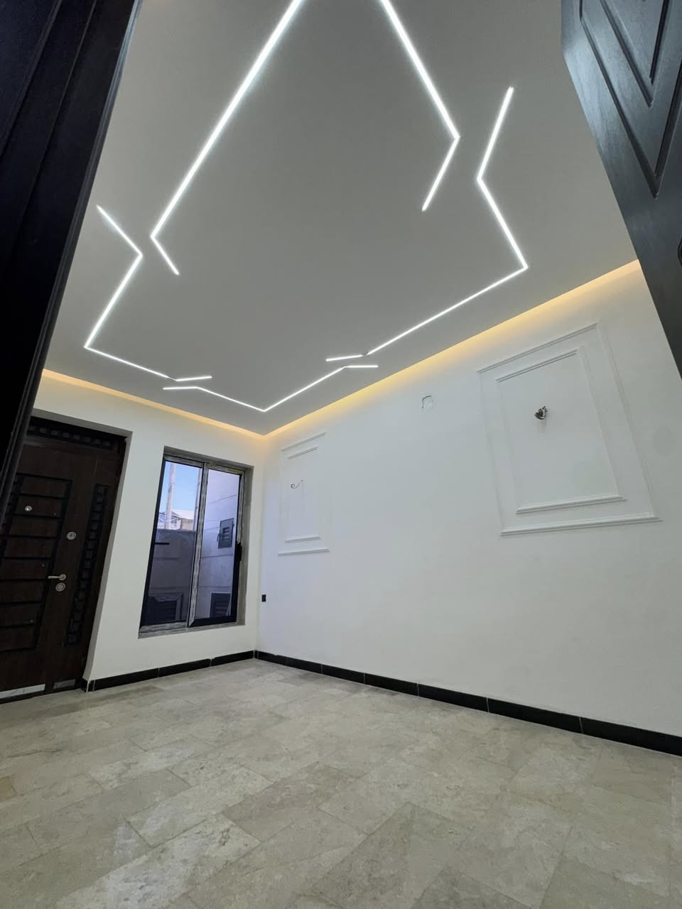 ✨ عرض حصري من شركة عماد الاستقرار للمقاولات والتطوير العقاري ✨

🏡 للبيع داران (Twin House) متجاورتان
📍 الموقع: بغداد - السيدية - مربع الضباط - خلف مجمع السفير مباشرة

🔹 مساحة كل دار: 100 م²
🔹 الواجهة: 5 متر
🔹 سنة البناء: 2026
🔹 تاريخ الإنجاز الكامل: 2026/6/14
🔹 تنفيذ وتصميم وإشراف: شركة عماد الاستقرار للمقاولات والتطوير العقاري

✅ بناء حديث بتصميم مودرن فاخر ودرجة أولى
✅ واجهة مرمر بتصميم معماري مميز
✅ تنفيذ كامل وفق المخططات والتصاميم الهندسية
✅ ديكورات داخلية حديثة مع Profiles
✅ تشجير أمام كل دار لإضفاء لمسة جمالية مميزة

محتويات كل دار:
▫️ 3 طوابق
▫️ 4 غرف نوم
▫️ 3 حمامات وخدمات
▫️ استقبال مريح
▫️ مطبخ
▫️ 2 منور
▫️ توزيع هندسي عملي يحقق الراحة والخصوصية

🏗️ جودة تنفيذ تفتخر بها شركة عماد الاستقرار
نستخدم أفضل المواد الإنشائية والتشطيبات الحديثة لنقدم داراً تجمع بين المتانة، الجمال، والراحة العائلية.

💰 لمعرفة السعر والتفاصيل الكاملة
أرسل كلمة “الاستقرار” برسالة خاصة وسيصلك السعر مباشرةً.

📞 للاستفسار او حجز موعد للمعاينة:
***********
***********
***********

📍 عنوان الشركة:
بغداد – السيدية – شارع الضباط التجاري – قرب دائرة الكهرباء
