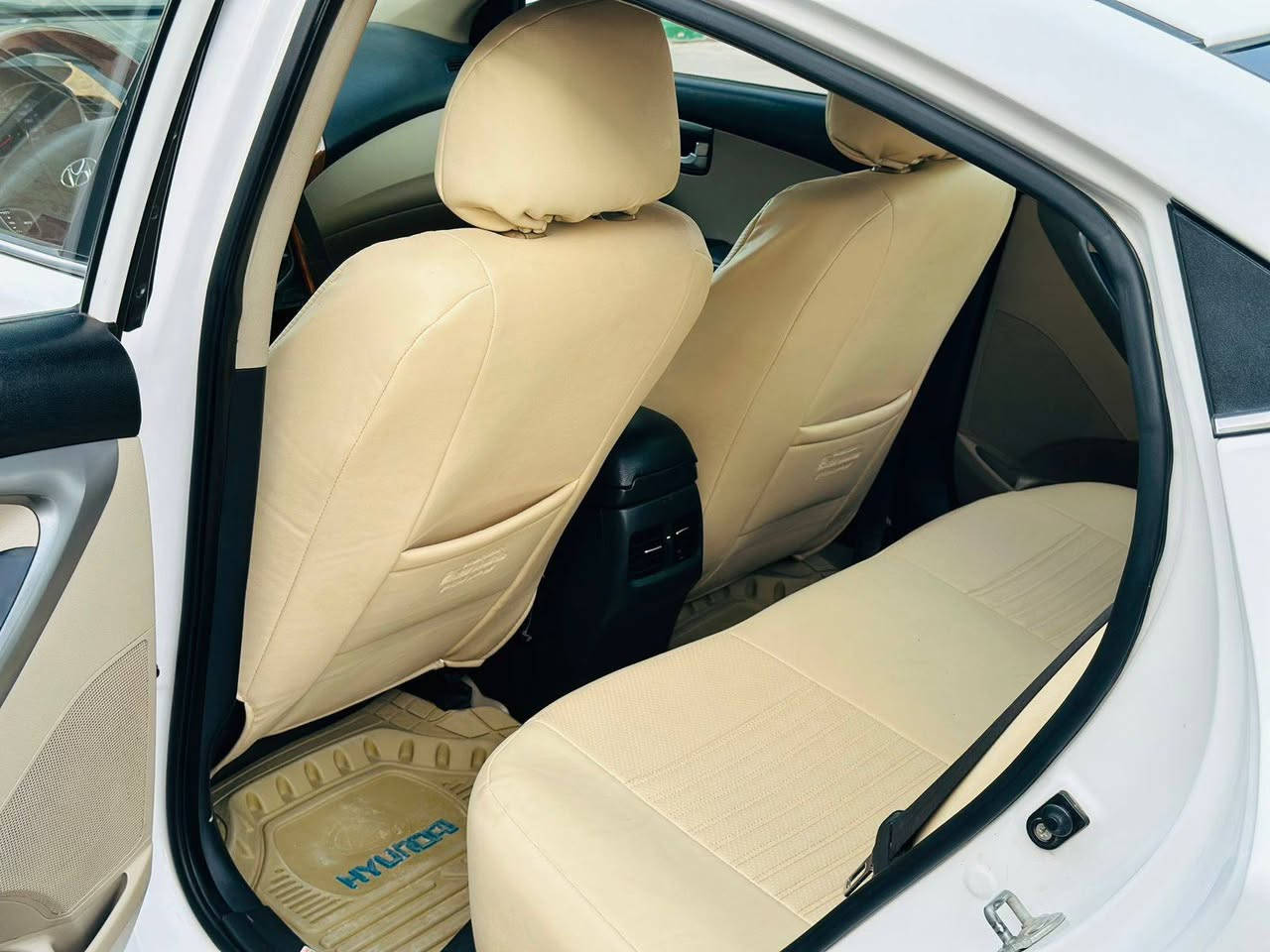 النترا موديل 2015 خليجي 1800 دوش فول مواصفات عده البصمه
كفاله عامه من الضربه والصبغ
بيهه خدوش بسيطه
شاشه تسلا اصليه
الفتحه طكتين
منضومتين زنون عالي ناصي 3 الوان تغيير من الموبايل 
تلبيسه كشنات اصليه طبق الاصل عن البلاد
مكينه كير تبريد خير من الله 
جاهزة السيارة ماشيه 260 حقيقي
#ناصريه___مركز 
#اتصال_______***********
