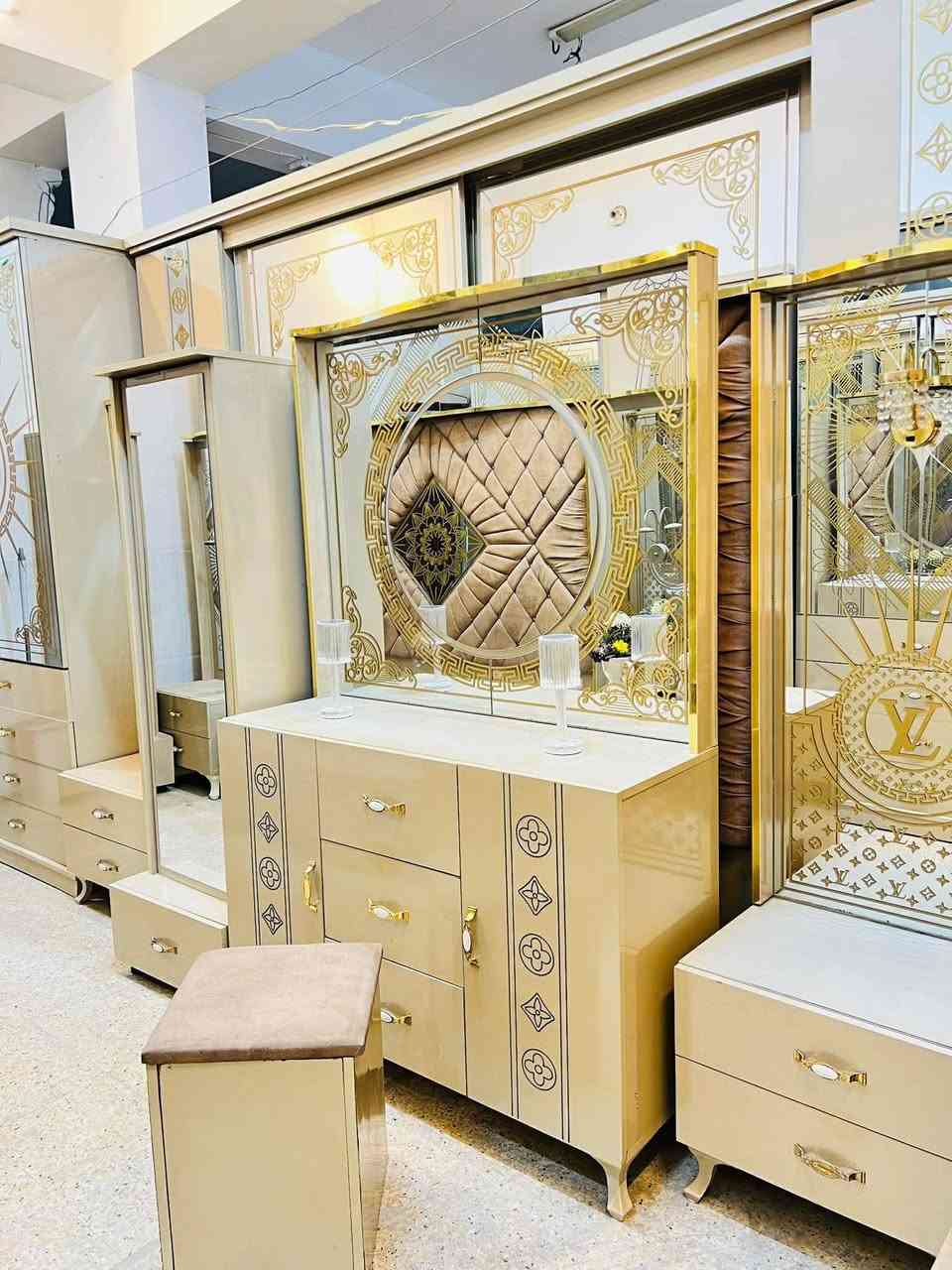 8️⃣قطع 

نضافه 85% 💯 مع كنتور ملحق طفل اضافي 2 باب 🚪مرايا دوار 
اناره كومديات 🌟💥 لون مميز ضهر بلوك برغي وجوي حديد 
سعرها/950 
التوصيل والشد داخل بغداد مجاناً ✅✅


**إذا كنت صاحب هذا الإعلان وتريد حذفه لأي سبب، رجاءا أرسل رسالة إلى الدعم الفني**