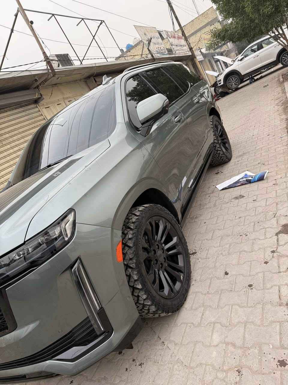 كاديلاك اسكليدموديل 2023  وارد أمريكي  كلين تايتل. السيارة ماشية 29ميل  مكان بغداد الطالبية  رقم الهاتف *********** 
فول مواصفات 

1 ددفه جميع الكراسي 
2صندوق. شفط
3شاشه. كبيرة
4كامرة k4كامرات. 3D
5تشغيل عن بعد
6داتا. شو
7سماعة 36سماعه. AKG
8جنطه ذكية
9-رادار جانبي وأمامي
10-رادارتحديد. مسار
11-كشن Vibبشكل. منفصل
12مري. شفط
13-ويل22
14-ذاكر ميموري خزن 
15-مسنات جلد 
16-انارة محيطية متغيرة ألوان
17-لدات ترحيب 
18-أشاير ترحيب 
19-حزام ذكي 
20-هاندبريك. دكمة
21-نظام سحب القطر 
22-بيبان شفط
23-بانوراما
24-فور ويل 
25-كامرات 6
26-نظام صوت صالنصه Vرياضي بلادي
27-مساج بلكشن تحكمات كهربائي
28-جكات.جوبلس
29-نقطه عمياء
30-بريك تنبيه عند وجود شخص قرب السيارة
 

ملاحظة تريد رقم اوًبدون رقم كلشيً متوفر.
