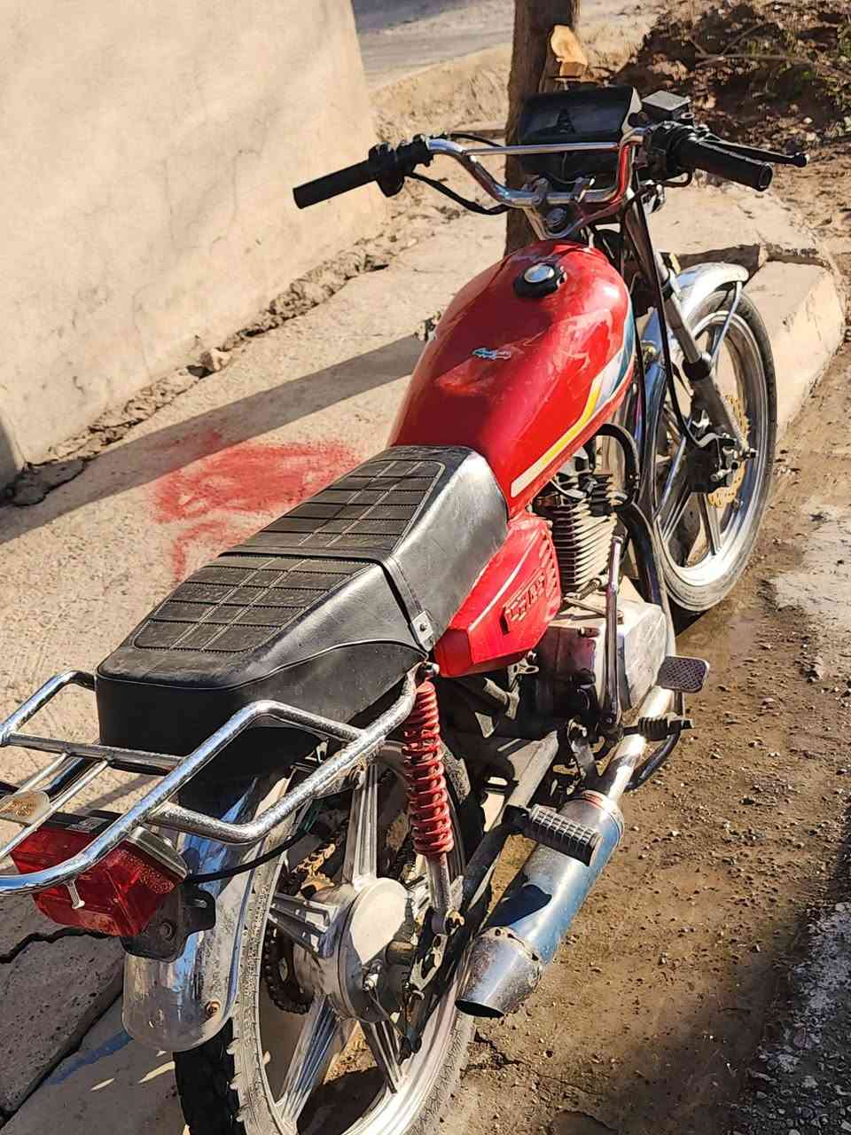 ماطور للبيع خمسه كير محرك نشاط فول موديل 2019
وياله مصطره تايرات انضاف 
السعر 240 او بي مجال 
او يرهم مراوسه ب اربعه كير حته اذا رياضي 
الرقم ***********
