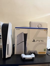 Ps5 للبيع استعمال ٣ سنوات نظيف فقط مفتوح مبدل منفذ الUSB يجي وياه جوست...