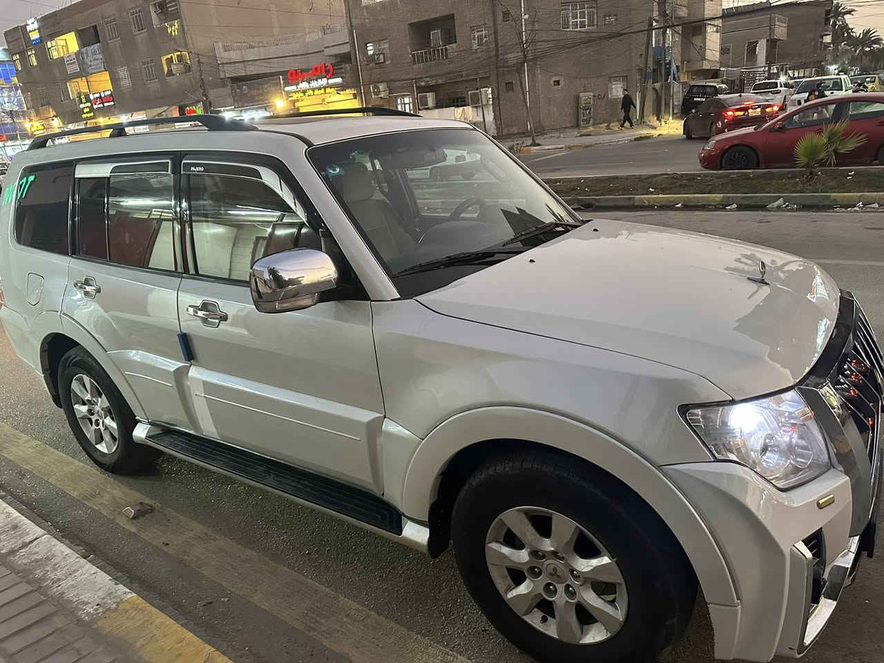 باجيرو حبتور 2010 السعر 120 بيه 3 قطع صبغ جاملغ امامي وبنيد وجاملغ خلفي  العنوان بغداد ***********
