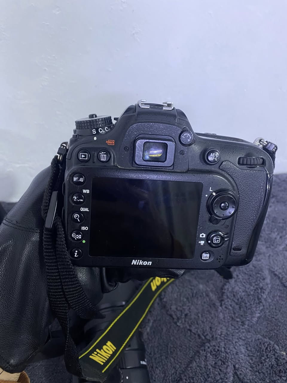 السلام عليكم 
عندي كامره 7200  الشتر مالتهه 24474k  كلشي بيهه شغال نقل الصور عن طريق ال wi-fi   وياهه  العدسه 140-18  و گريب وشاحنه عدد 2 و وبطاريه  عدد 1 بالجديد الفلاش من اطك صوره  ضواه قوي بس   وجنطه هم وياهه والستاند ماا كامره 3100 اذا تريده هم وياهه وكذالك ال godox 
رايدهه 550 قفلهه


**إذا كنت صاحب هذا الإعلان وتريد حذفه لأي سبب، رجاءا أرسل رسالة إلى الدعم الفني**