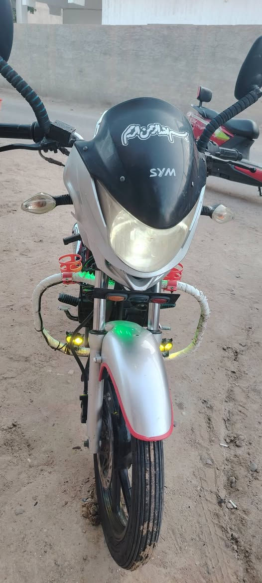 سلام عليكم ورحمة الله اخوان
سايم 2013 للبيع محرك فول مكفول  لا تنقيص ولا تبخير كهربائيات كلهه شغاله  مرقم سنويه تنتهي 2028لوان رصاصي تايرات بعدهن جدد كما موضح بصور السعر 1150
تواصل علا رقم ***********
