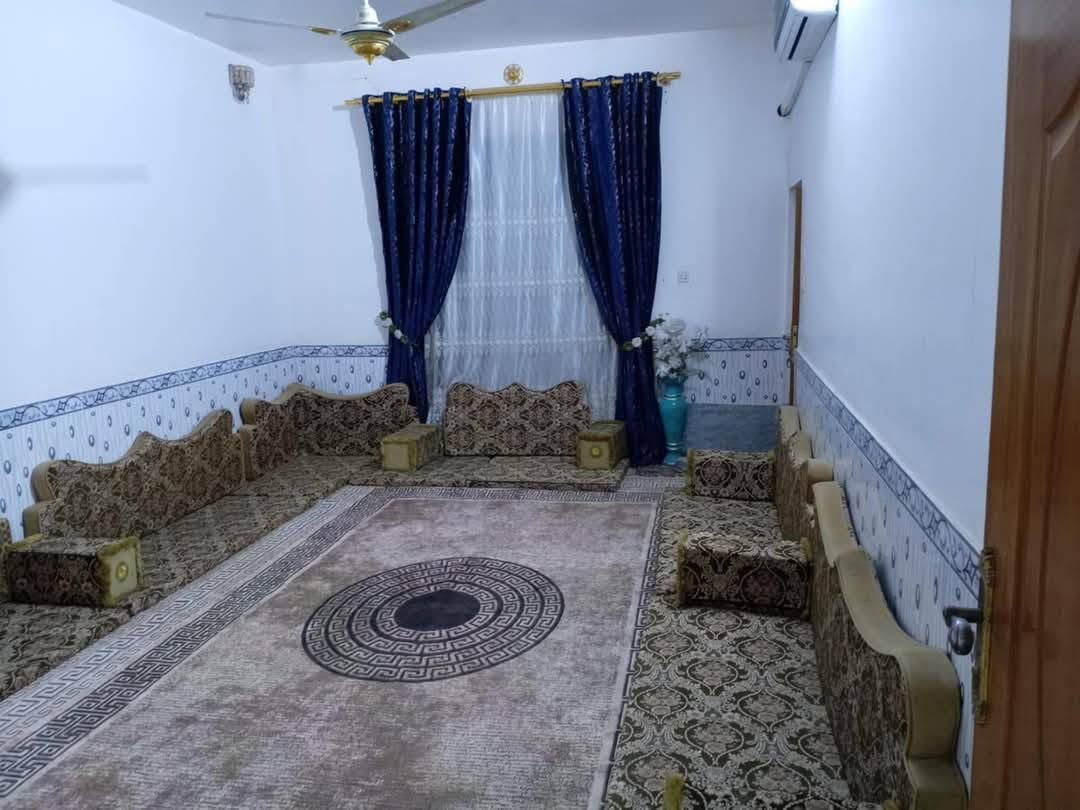 بيت للبيع
المساحة: 200 متر
حي صكر
للاتصال : ***********
