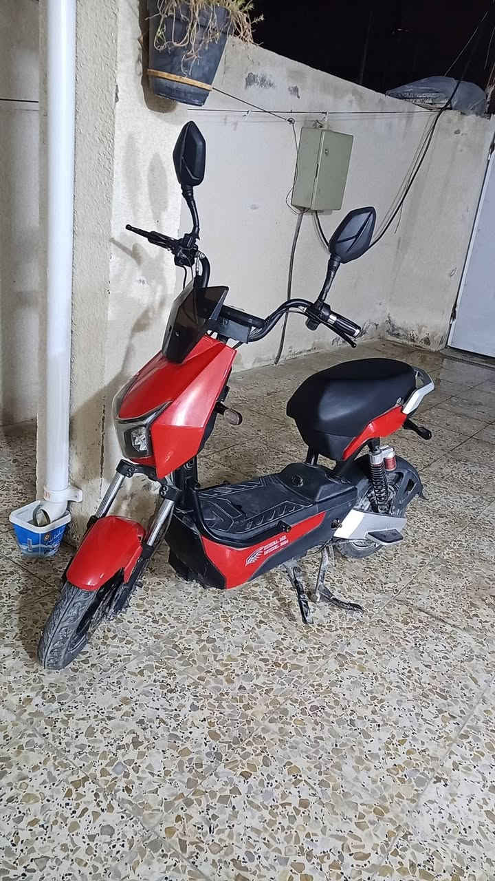 دراجة شحن للبيع  كفالة حتى ورقة(وصل الشراء  موجودة) الحجم (18) _( 4) بطاريات حجم كبير
العنوان بغداد الحسينية الراشدية للأستفسار اكثر التواصل خاص أو الاتصال على رقم ‏‪0773 392 4855‬‏
