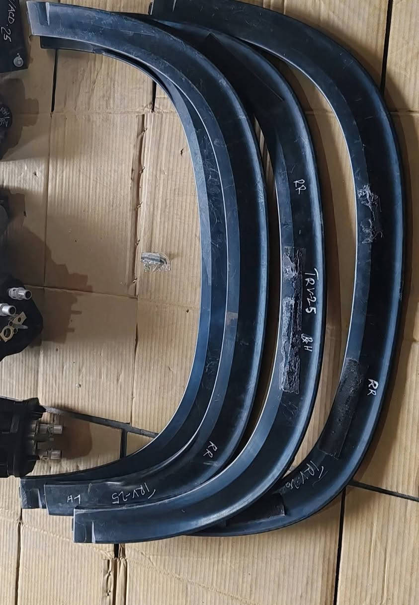 وصل عندي هلال تجاري خلفي امامي ترافرس 25 
مع لايت مع بطانه مع كفر بدنه دعاميات كفر بدنه
اسعار مناسبه جدااا
لتواصل واتساب
***********
***********
