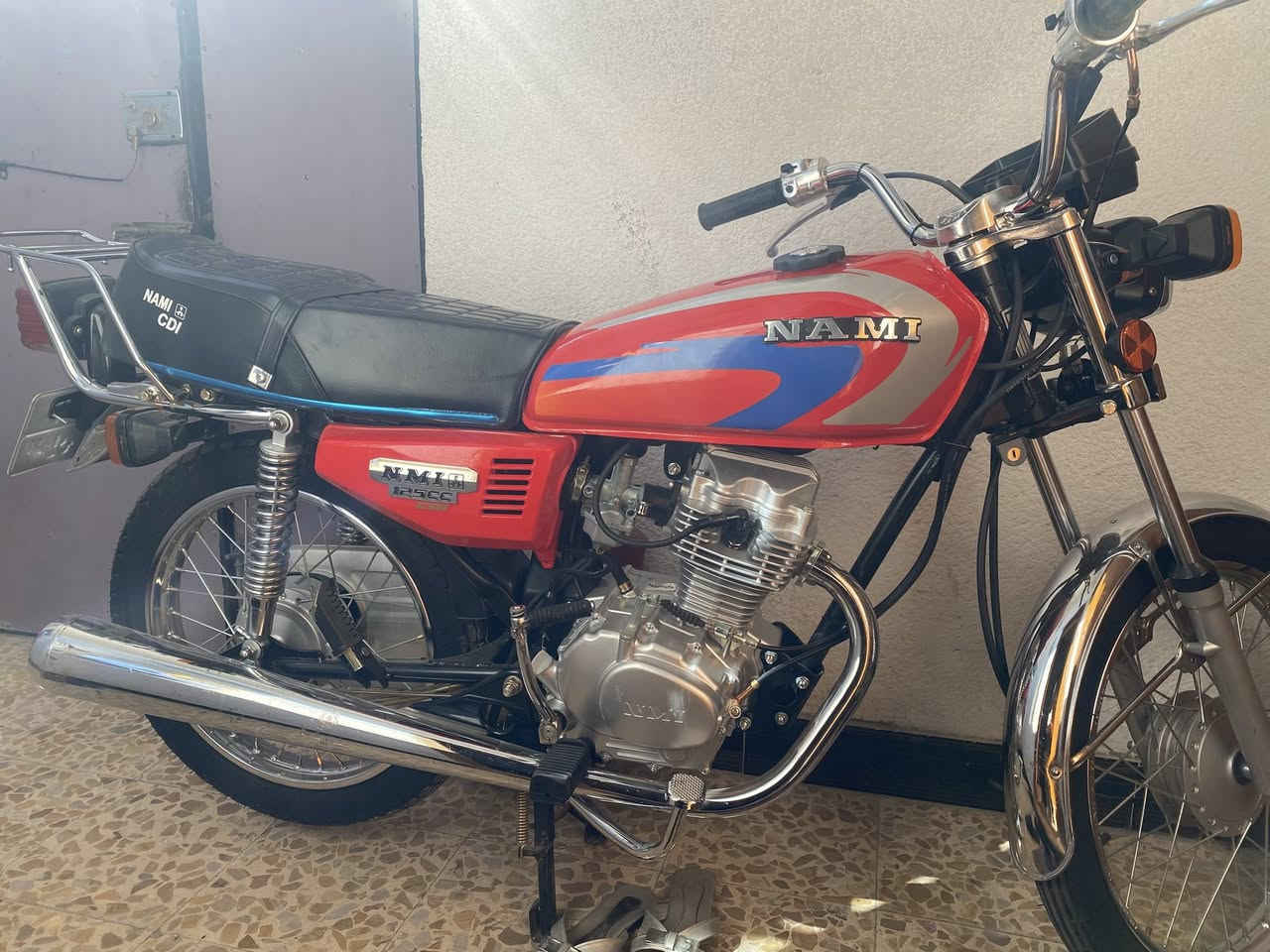 السلام عليكم ورحمة الله وبركاته عندي راجة للبيع ايراني مديل 2024 رقم رقم اربيل وكالة ماشية ٣٠٠كيلو فقط على وضع الوكيل  جديدة بلكارتون ***********
