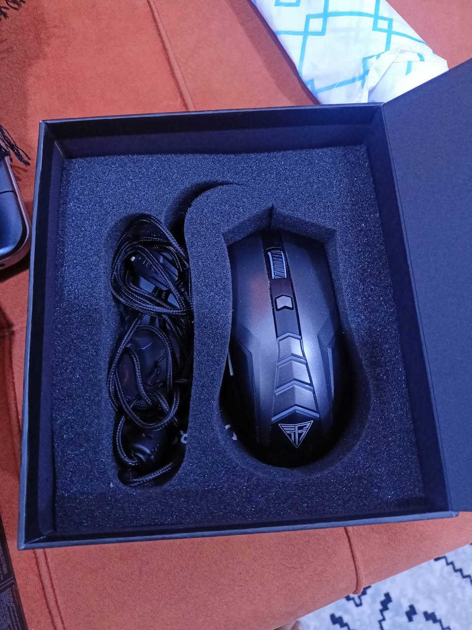 للبيع ب20
موس مستخدم. قليل السلام عليكم شباب.. عندي ماوس ألعاب (Gaming Mouse) نوع iNSiST DM 8800 مستخدم ونظيف جداً وحاب أبيعه.
مواصفات الماوس:
الحساس (Sensor): PMW 3325 (دقيق جداً وما يقطع بالألعاب السريعة).
الأزرار: سويتشات Omron أصلية تتحمل ضغط قوي.
الإضاءة: RGB ألوان متعددة وشكله كلش حلو بالليل.
الأداء: ممتاز لألعاب الـ FPS (مثل ببجي وكول اوف ديوتي) والـ MOBA.
الحالة: نظيف وشغال 100% وما بيه أي عطل فني.
الملحقات: العلبة الأصلية موجودة (مثل ما موضح بالصورة).


**إذا كنت صاحب هذا الإعلان وتريد حذفه لأي سبب، رجاءا أرسل رسالة إلى الدعم الفني**