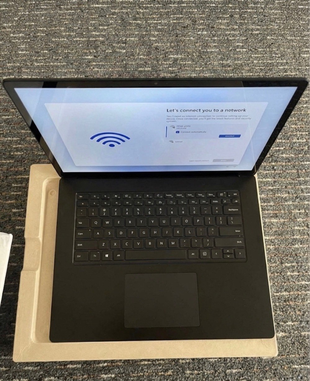 سيرفيس 3 …… لابتوب من الجيل العاشر معالج i7 رام 16  هارد 256 ssd nvme m.2 سريع جدا شاشة لمس بدقة ips 2k يدعم القلم كرت intel iris plus اللابتوب مصنوع كامل من المعدن كيبورد ضوئي كاميرا 720HD بطارية تطول اكثر من 4 ساعات بصمة وجه سوبر سلم خفيف جدا وندوز 11 برو اصلي صوت واضح تقنية خاصه شحن مغناطيسي مناسب للهندسة والشغل والتصاميم والدراسة والالعاب المتوسطة ايضا السعر 595 الف وبي مجال بسيط رقم *********** مكاني البصره ابو الخصيب وموجود توصيل