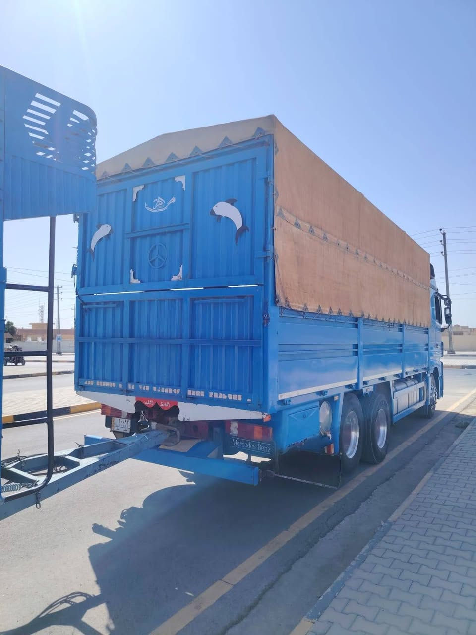 للبيع بدي الطول 7.40 والعرض 260 والارتفاع 255 مكاني بالكوت

***********
