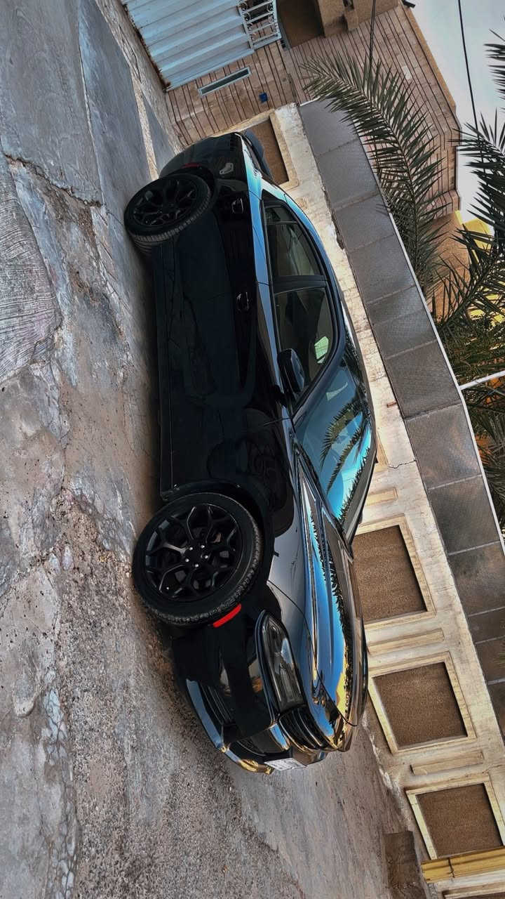 للبيع 
جارجر بلاك توب مواصفات ال sxt المعروفة 
موديل 2019 ممشة 40 الف ميل 
رقمهة بغداد باسمي 
السيارة جاهزة ومابيهة اي نقص وعلى ايدي استيرادها وجنيهة 
حادثهة كلش بسيط وماطاك بيهة ولا ايرباك كل الايرياكات سليمة و كما موضح بالصورة بين الباب وبين الجاملغ اني ابيعلك قطعتين 
ويل حجم 20 بلادي اسود 
وبقية مواصفات ال sxt  كلهة معروفة 
مكان السيارة بغداد 
السعر 23،000 وبيهة مجال حك الجية 
رقم الهاتف ***********
