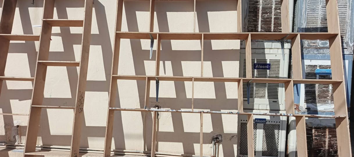 السلام عليكم رفوف خشب مترين في مترين السعر 80وبيهن مجال للتواصل‏‪***********‬‏
