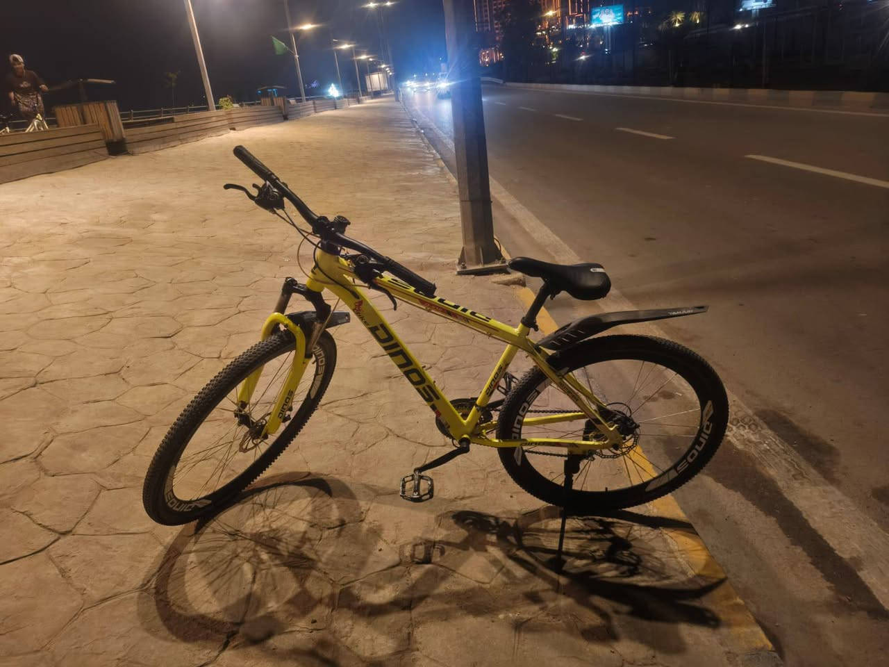 سلام عليكم بايسكل للبيع  اخو الجديد نظيف كامل حجم 29 السعر 75 وبي مجال للطيبين مكاني  بغداد شهداء البياع الاتصال *********** متواجد واتساب ومازنجر ومستعجل عل بيعته
