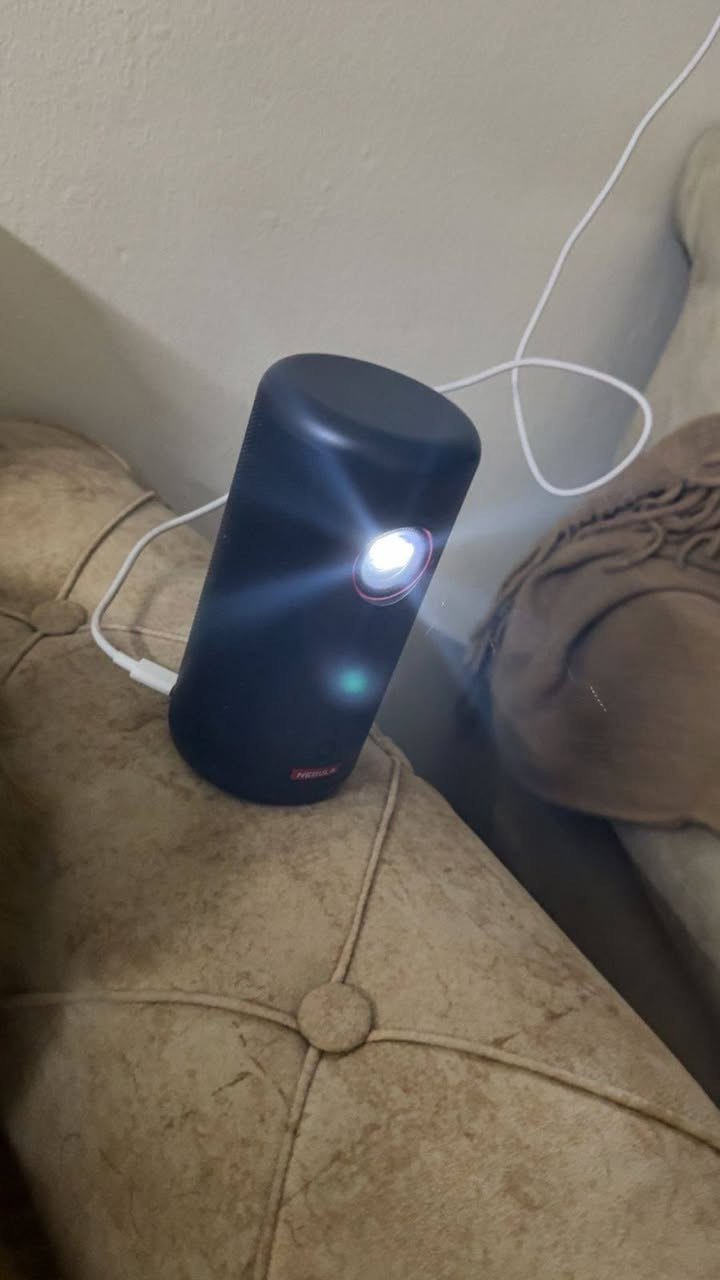 Anker Nebula Capsule.3
السلام عليكم 
داتا شو انكر 
نظام اندرويد
ليزر 
اوتو فوكس 
دقه 1080 حقيقي 
مضخم صوت 
نضافه 100%
لا تتاثر ب الاضائه ممثل مموضح بلفديوات 
اخوان البطاريه مالتها متشحن تشتغل فقط ع الكهرباء 
ملحقاتها 
شاحنه وريموند جوكر بدون كارتونه


**إذا كنت صاحب هذا الإعلان وتريد حذفه لأي سبب، رجاءا أرسل رسالة إلى الدعم الفني**