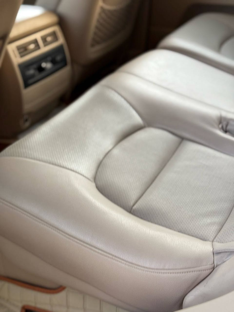 سلام عليكم سيارة موديل 2014 خليجي فول الفول مكفوله من صبغ والا حادث صدر امامي وخلفي جديد تخم تاير جديد عنوان بغداد مدينه الصدر مكينه كير وتبريد جديد  مكينه(٨) سلندر(٤١) ***********
