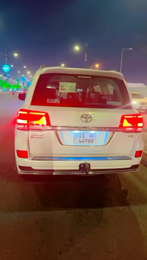 السلام عليكم.
لاندكروز 2020 رقم بغداد تحويل مباشر
محرك 8/ سلندر بريم السعر 550  وبيه مجال الشراي
رقمي التواصل *********** مكاني ميسان
صبغ شبر الباب السايق.    طلقات الباب خلفي ولقماره باقي كفاله
