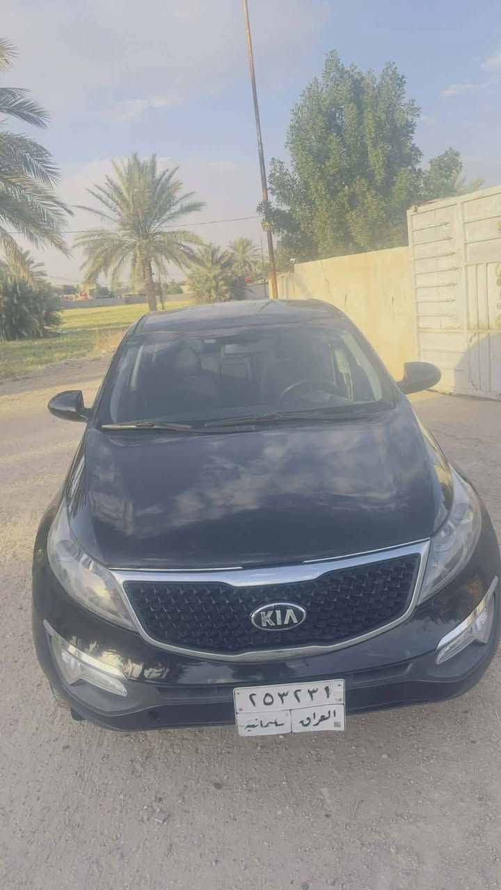 سلام عليكم سبورتج موديل  2016 وارد أمريكي بيه بس البنيد والباقي كفال مكينه وكير خير من الله تبريد ثلج عنوان السياره بغداد المحموديه الرقم الهاتف  ***********
