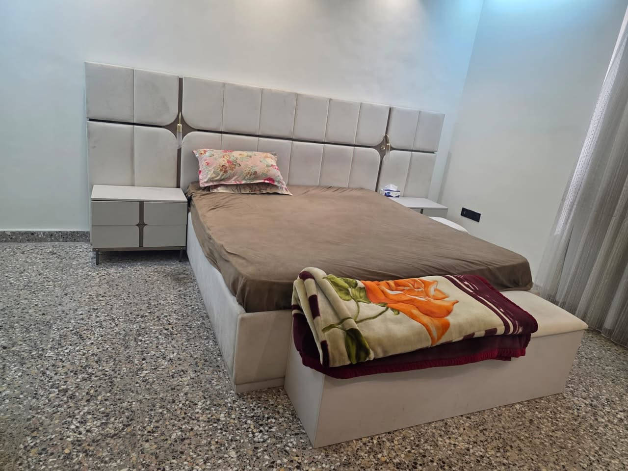 غرفتين نوم تركي ثكيل رايدهم 1750 الي تفيده يراسلني واتساب 
***********
