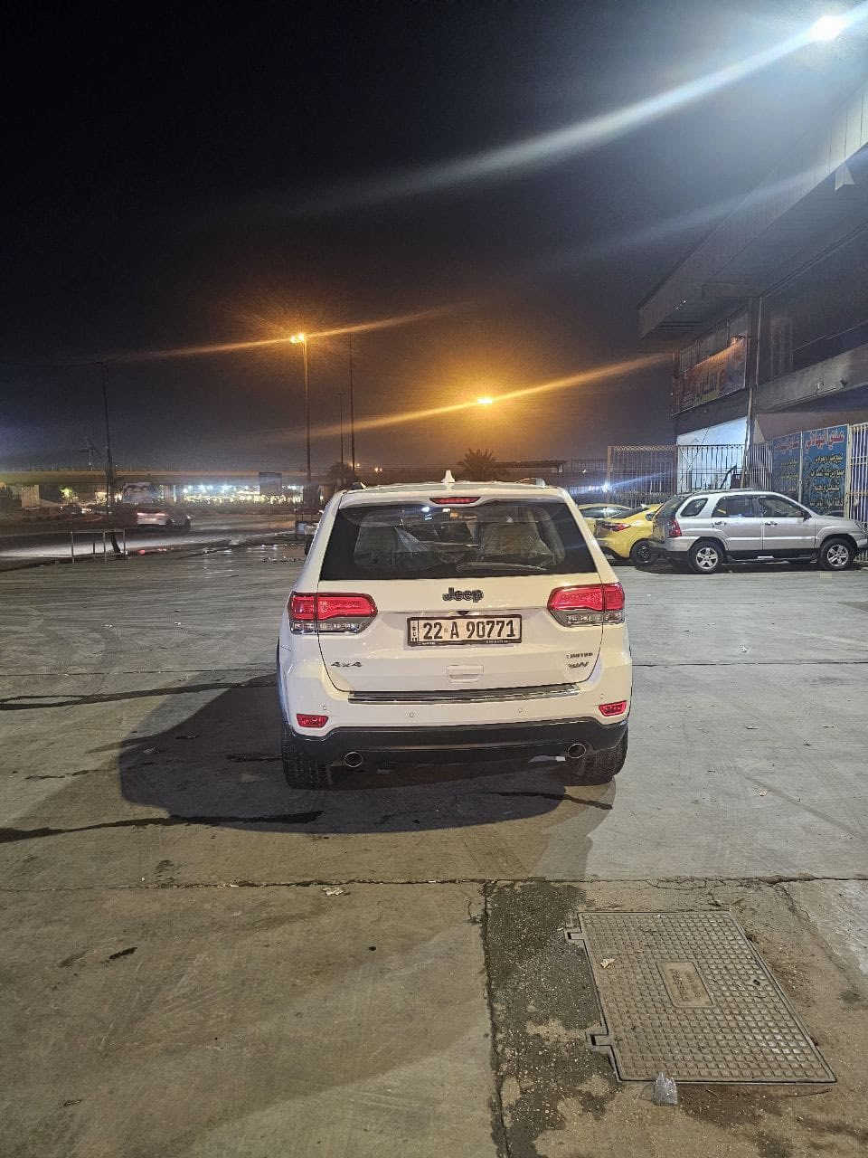 من رخصة اخوتي المسؤلين والمشرفين
قد
جيب خليجي گراند شيروكي موديل 14 
فئه لمتد 
✅فول مواصفات 1 / 1
✅ ماشية 190 الف قابل للزيادة
✅فور ويل 
✅بصمه 
✅بانوراما
✅ويل حجم (18)
✅طخم تاير جديد 
✅كشنات جلد
✅كراسي كهرباء 
✅مكينه 3600
✅حساسات أمامي خلفي 
✅صندوق كهرباء 
✅ مكفولة كفالة عامة 
فقط ما عدا دعامية اشوية مصبوغة و شخطه صارت بباب ب العراق
موجودة صور قبل التصليح و بعد تصليح 
صور سونار موجود هم 
💥 رقم اربيل بأسمي سنوية لغاية 2028
 💸 السعر 220 ورقة
متواجد مكان السياره بغداد الزعفرانية

📞☎️
     ‎0771 235 5410
