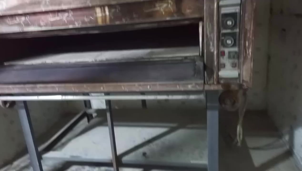 فرن + تسگا + سله + ميز فرن + كرك  للبيع
***********
