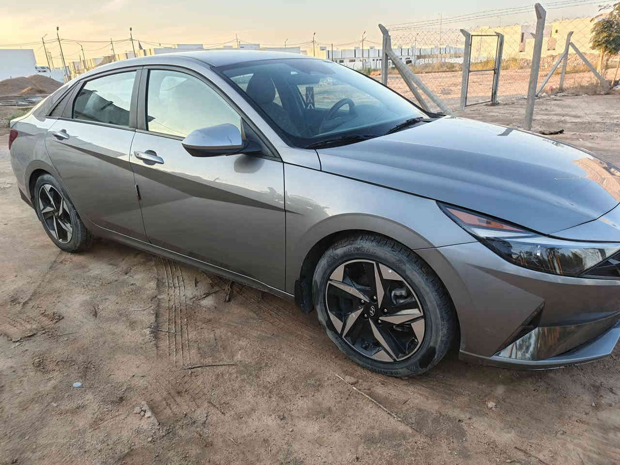 الانترا 23 امريكي السياره نظيفه بسمي مواصفات فول ماعدا الفتحه حادث السياره الموضح بالمنشور صبغ سبايدر الجنطه فقط والبنيد مبدل أصلي تفصيخ نفس الون الإرباك سليم سعر السياره 165 وبيها مجال   ***********
