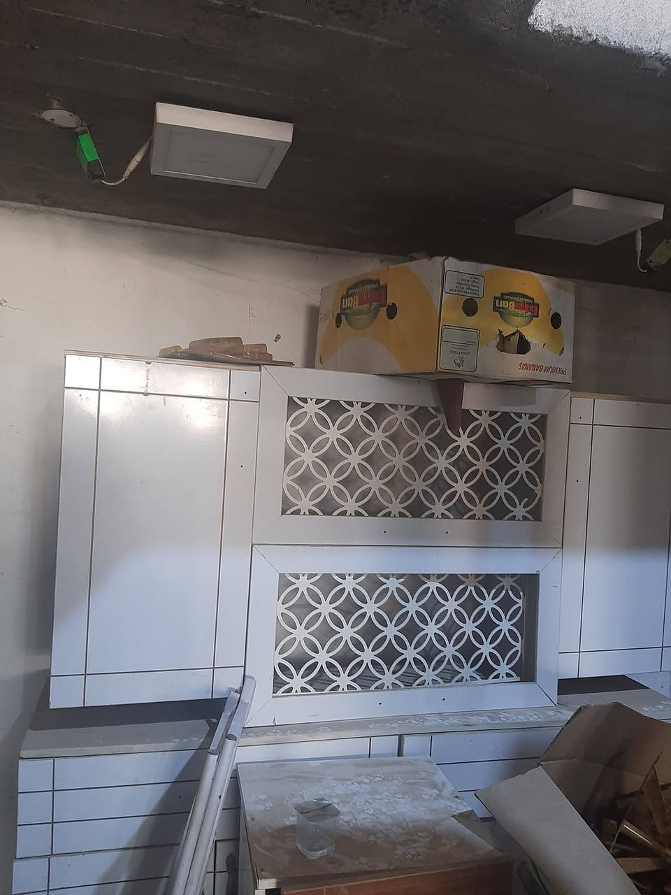 للبيع كاونترات خشب ٣ امتار اربع قطع  الابيض ب ٢٠٠ الف والخشب ٤٠٠ للاستفسار عن تفاصيل  اكثر يرجى الاتصال ب ***********
العنوان الغراف مقابل جامع حميد ضياء جعفر
