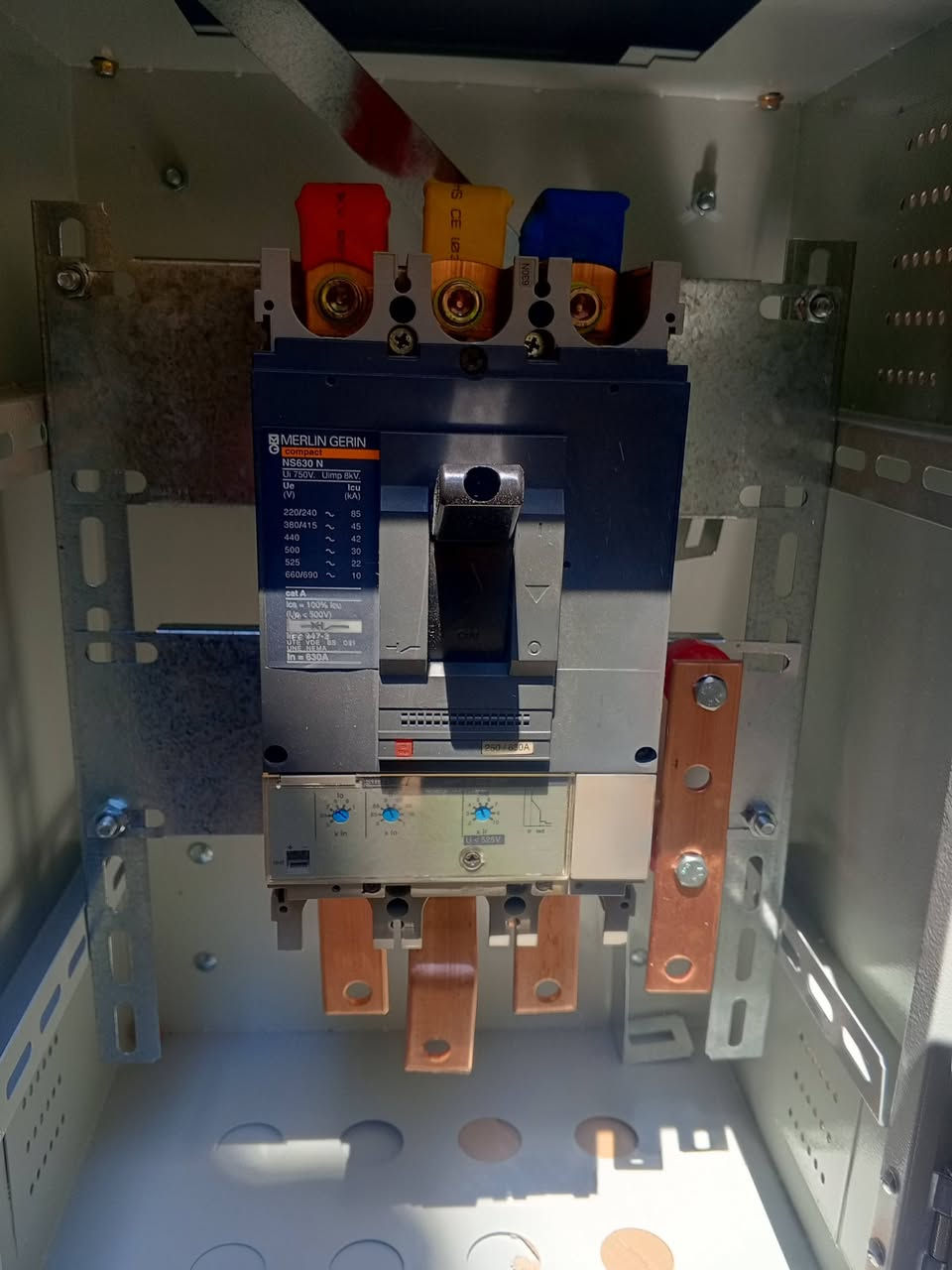 سلام عليكم ورحمه الله وبركاته 
يوجد لدينا تصنيع جميع أنواع البوردات حسب طلب الزبون مواد اصليه وكاله او باله اصلي 
بوردات أكتاف محولات فحص وزاره 
او. زراعي 
استفسار *********** مرتضئ عكد 
يوجد لدينا توصيل لجميع المحافظات العراق 👉👉👉
