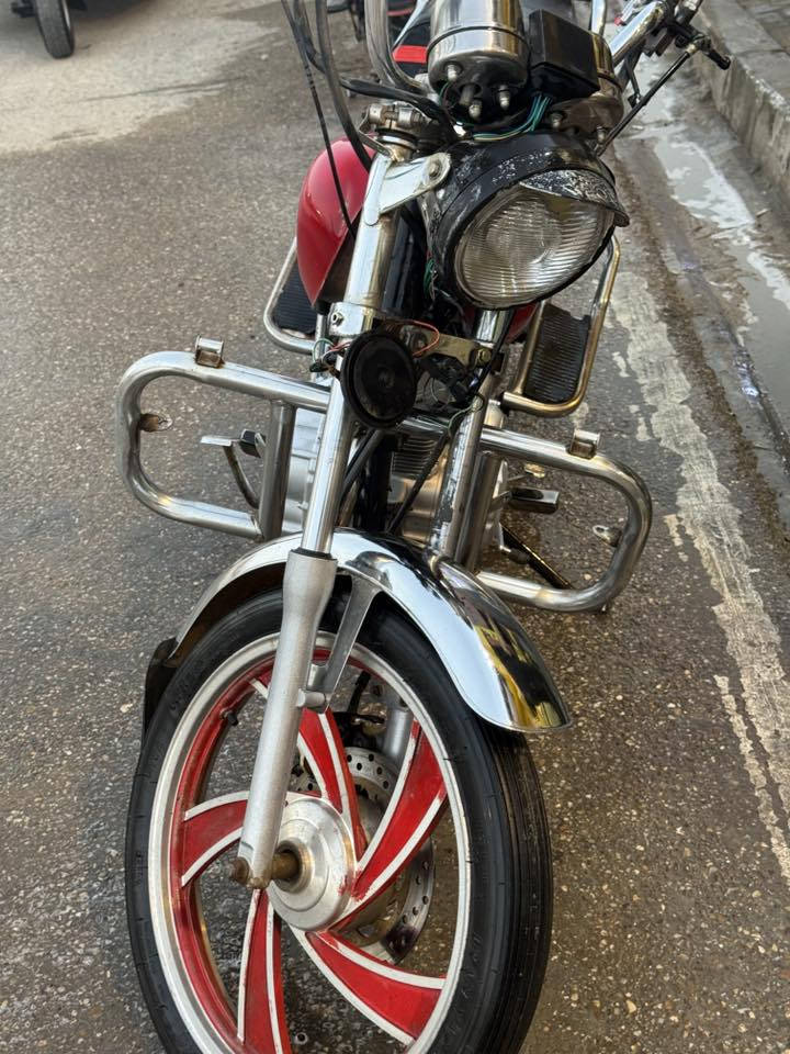 سلام عليكم دراجة جني للبيع مكينة 2025بل جيس خير من اللة شلعة ومعدل السعر 350وبيهة مجال العنوان ديالى بعقوبة شارع البحيرة لاستفسار اتصل***********
