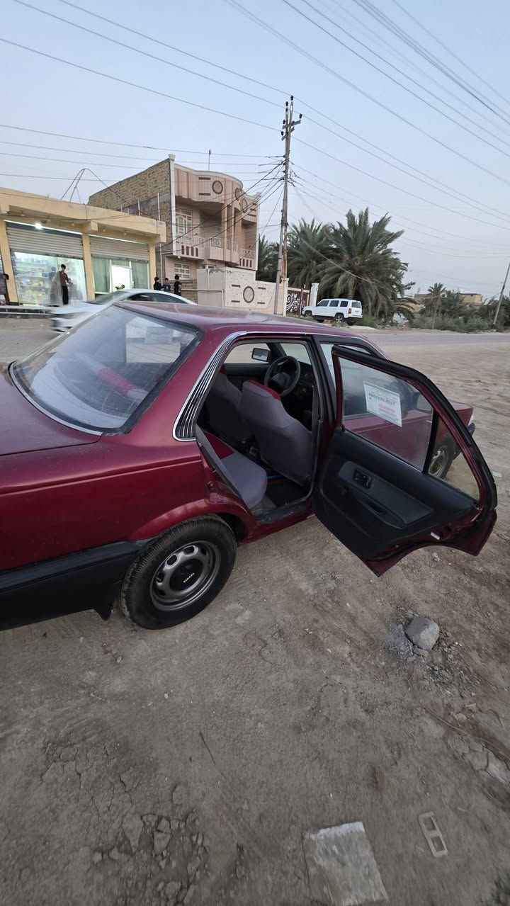 السلام عليكم
كورله مديل ١٩٩٢ يسرة بلادصبغ عام مكينه وكير جدد 
حداديه جاهزة السيارة خير من الله تبريد فقط كمبريسر عوزة بس شد الاستفسار 
***********
