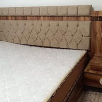 سرير وكومديات ثنين ودوشك قياس180 بسعر 300 للتواصل07844666934