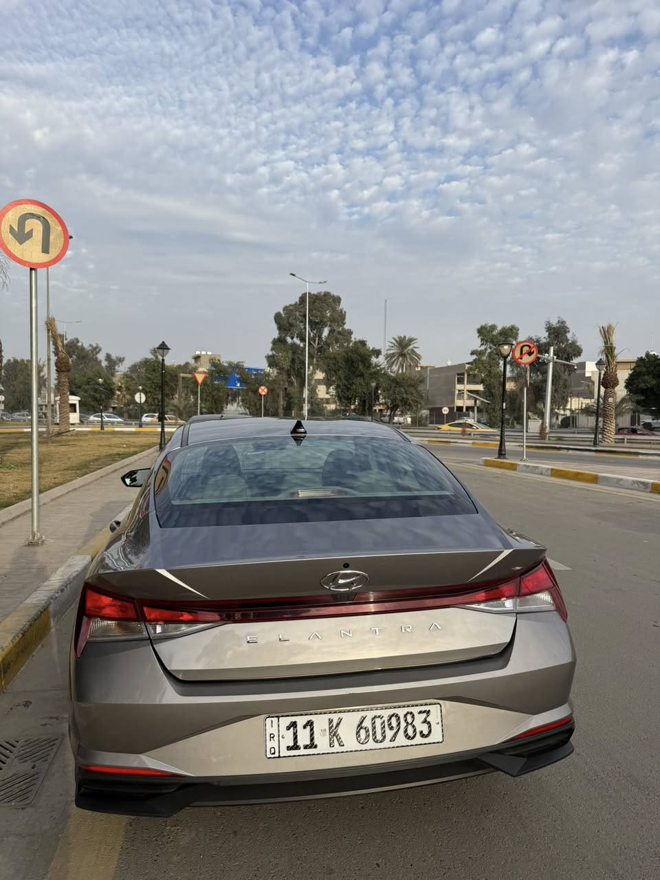 السلام عليكم
للبيع فقط بدون مراوس

النترا 2023 وارد امريكي 

فول مواصفات. عدا الفتحة

ماشيه 28 الف جديده بدون اي نقص 

حادث جاملغ جهة السائق وبنيد مبدل اصلي نفس اللون 

مواصفات

بصمة تشغيل وابواب

محرك 2000 دوش

حاجب لد

كار بلي  رادار امامي ورادار خلفي

ورادار جانبي تحديد مسار

قياده ذاتيه تنبيه خروج عند المسار

لد نهاري. فول تحكم ستيرن

السياره بعدهة بوضع الشركه 

ومابيه ولا نقص

رقم بغداد 

العنوان. بغداد حي القادسيه 

للاستفسار***********

السعر (155)ورقه وبيهة مجال
