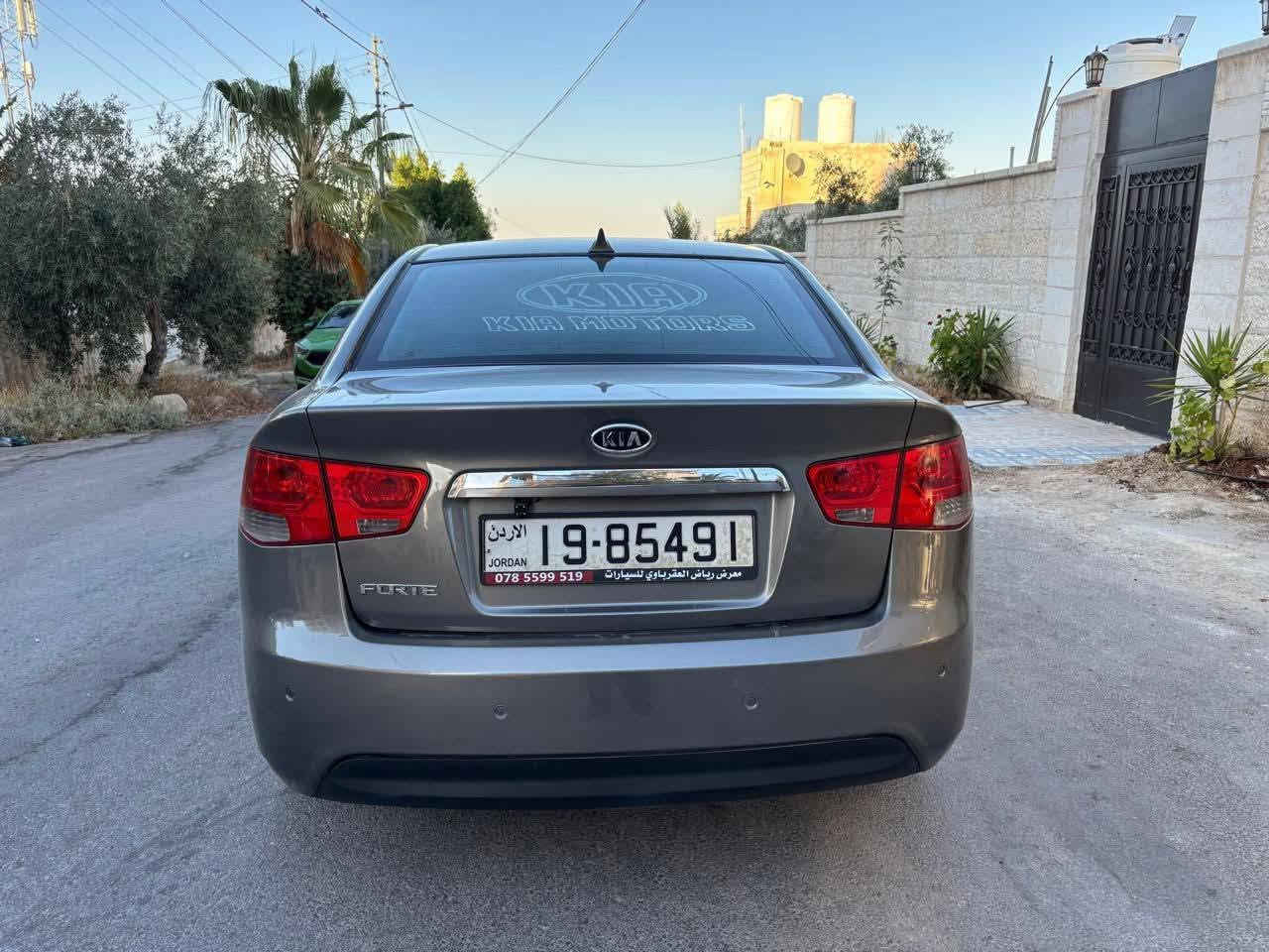 ‏🚗 للبيع: كيا فورتي بحالة ممتازة السيارة الغنية عن التعريف
‏
‏كيا فورتي موديل [2009 ]، فل الفل عدا الفتحة جير توماتيك 
‏
‏لون [فيراني ]، بحالة الوكالة فحص 3 جيد قصعة خلفية شمال 
‏
‏وضع السيارة من الداخل والخارج بحالة ممتازة جدا
‏
‏الإضافات والإمكانيات:•
‏
‏✅بصمة تشغيل ودخول ذكي مع بصمه باب  مع مفاتيح عدد 2 
‏
‏✅ شاشة تابلو اصليه مع كميرا خلفيه للرجوع 
‏
‏✅كراسي امامي مدفية 
‏
‏✅تحكم طارة 
‏
‏✅ محرك وجير بحالة ممتازة�✅ فحص [3] جيد قصعة خلفية شمال �✅ مكيف بارد شغال 100‎%‎ �✅ زجاج ومرايا كهربائية مع موري طوي كلشي شغال 100‎%‎�✅ إطارات بحالة جيدة  وكاله مع الجنط الكبير �✅ صيانة دورية منتظمة�✅ السيارة جاهزة للاستخدام ولا تحتاج أي نوع من أنواع الصيانة 
‏
‏للاستفسار والتواصل:📞:-0786327963
‏
‏الموقع 📍📌:-الزرقاء الجديدة شارع الونك بالقرب من كافيه هاشم


**إذا كنت صاحب هذا الإعلان وتريد حذفه لأي سبب، رجاءا أرسل رسالة إلى الدعم الفني**