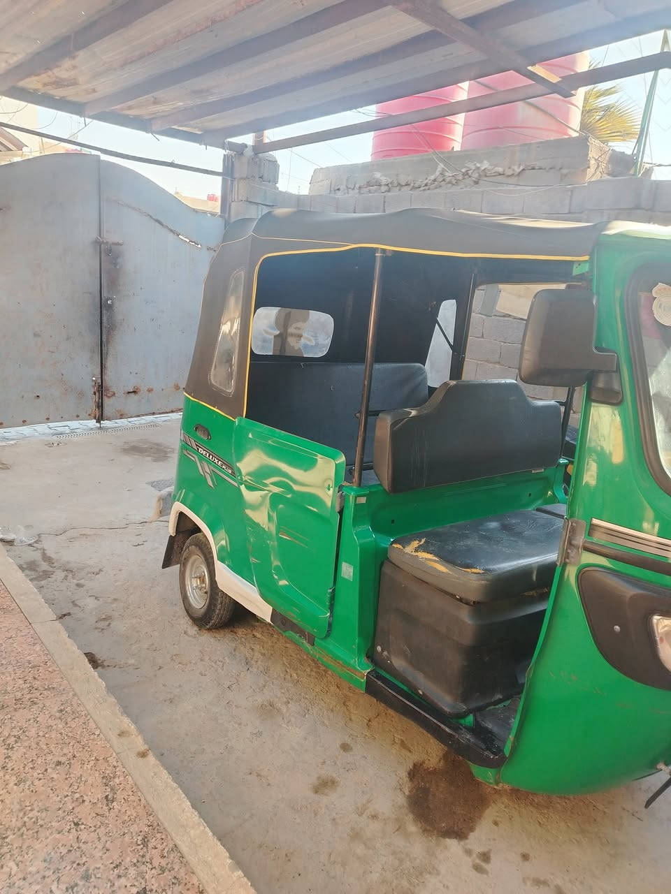 سلام عليكم تكتك للبيع رقم وسنويه تكتك مجفته شركه ولباقي كفاله مديل 2021 سعر 6و 600 مكاني بصره اربع شوارع ***********
