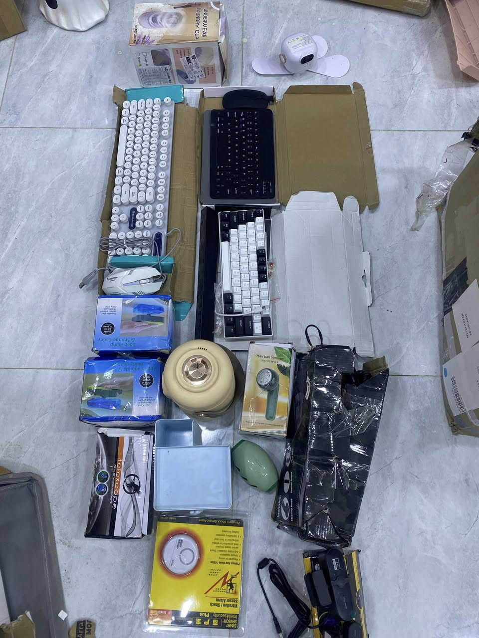 السلام عليكم
شلعه ٦٠ قطعه محسوبه ٥٥ قطعه بين منزلي بين الكتروني قطع قويه بيهن الستفسار خاص او هذه رقمي ***********
