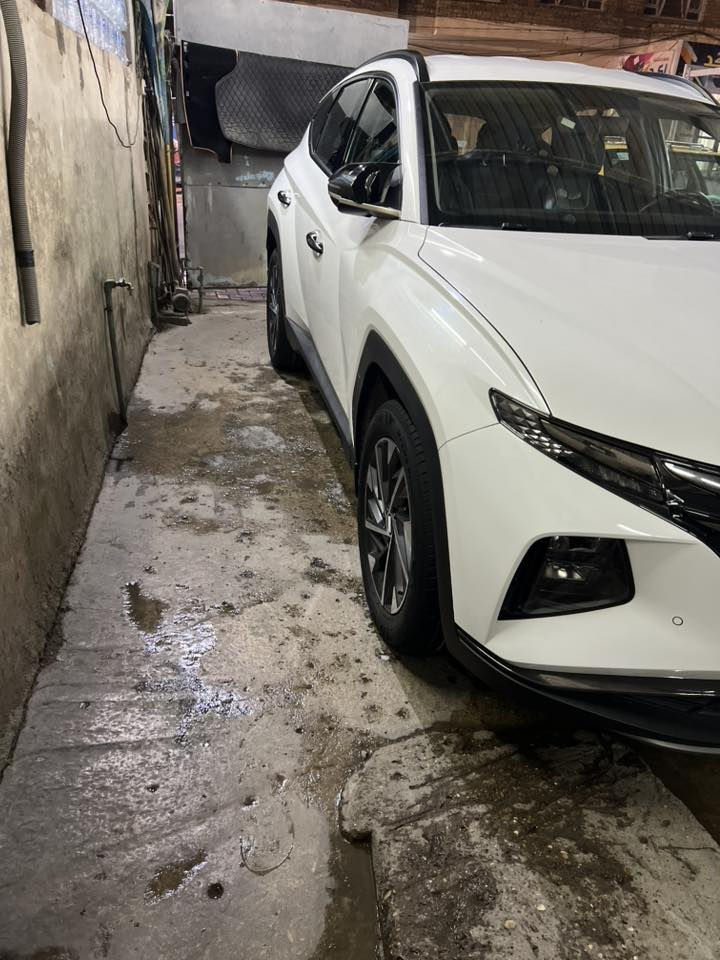 من رخصة الادمن المحترم توسان موديل 2024 تفاصيل السيارة
خليجية مواصفات كراسي كهرباء داخل ابيض 
ماشية 30 الف مكفولة بارد وصبغ بيها رصعة بسيطة وشخوط موضحات بلصور نظيفة وحلوة 
مكاني بغداد الكريعات 
***********
سعر السيارة 21.600 $
