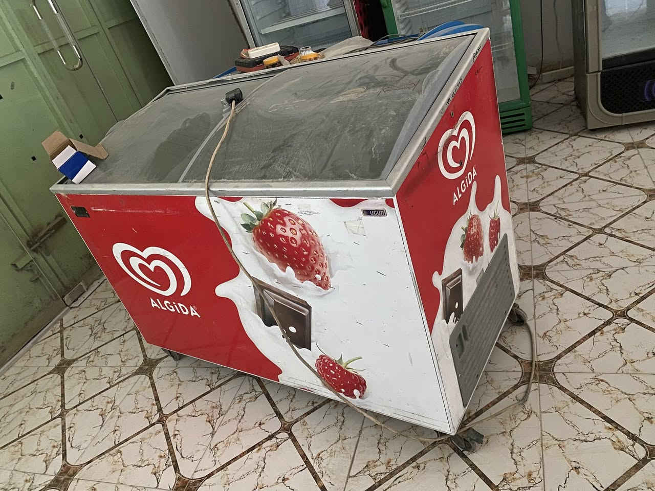 سلام عليكم برادات عمودي وبطحي + رفوف جديده ما مستخدمه ابد  ابيع مكفوف ما ابيع مفرد عنواني الوركاء قرب دائره الكهرباء  ***********
