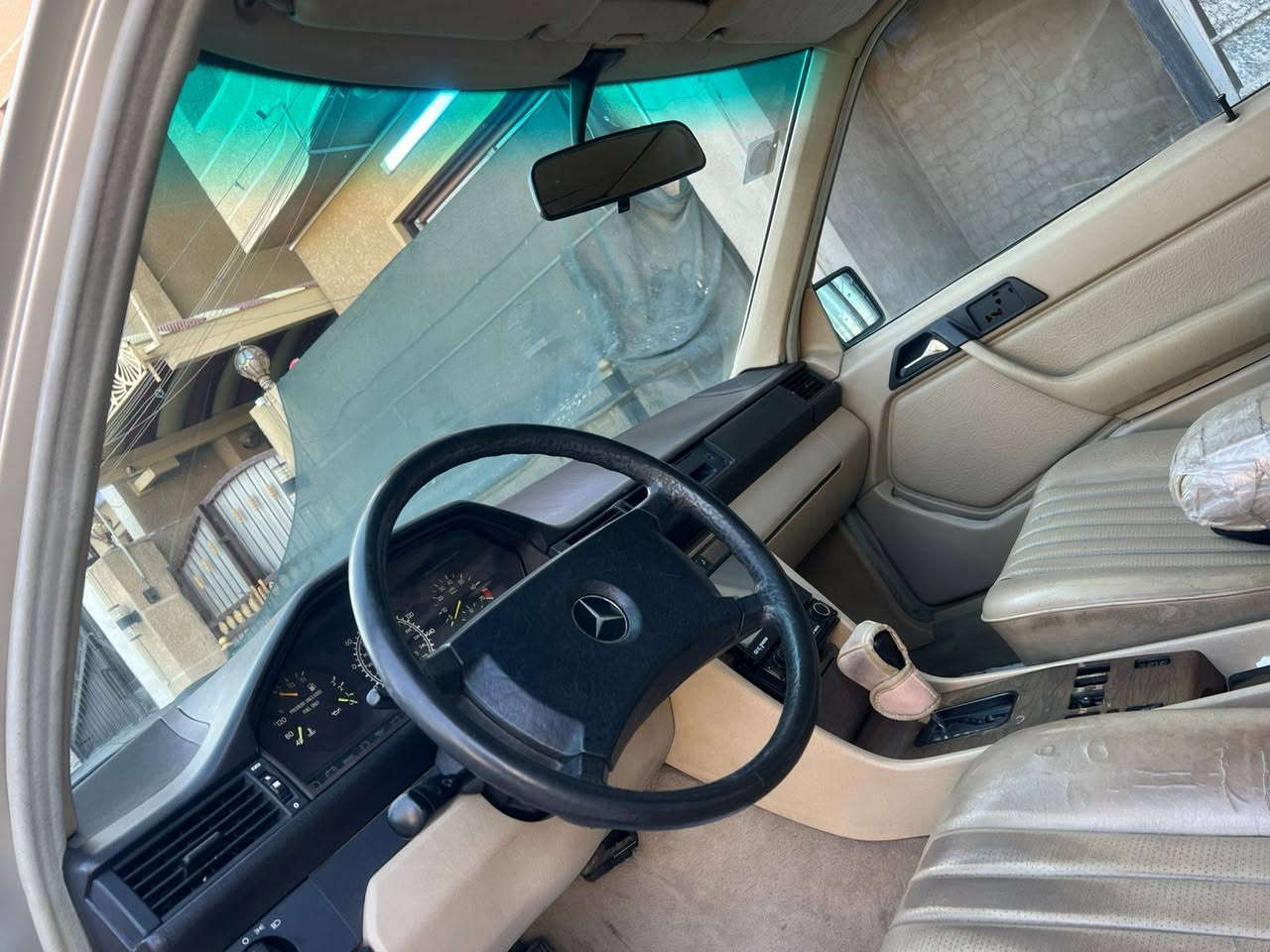 السلام عليكم.
دب مارسدس  ابلادي فوول مواصفات
السيارة جديد  كشنات جلد محرك 300 
مال جناي والياخذة بالعافيه العنوان
فلوجه  ***********
*********** واتس
