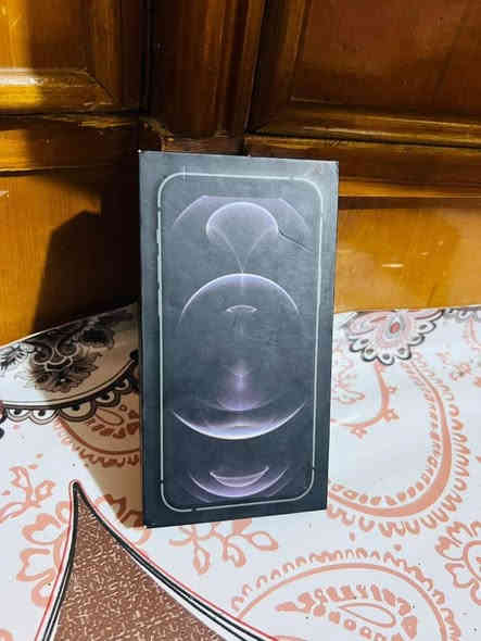 ١٢ برو ماكس ذاكره ٢٥٦ ما بدل اي قطعه شريحتين بطاريه ٨٠ مراوس فقط ب١١ برو ماكس مكاني قرنه ***********
