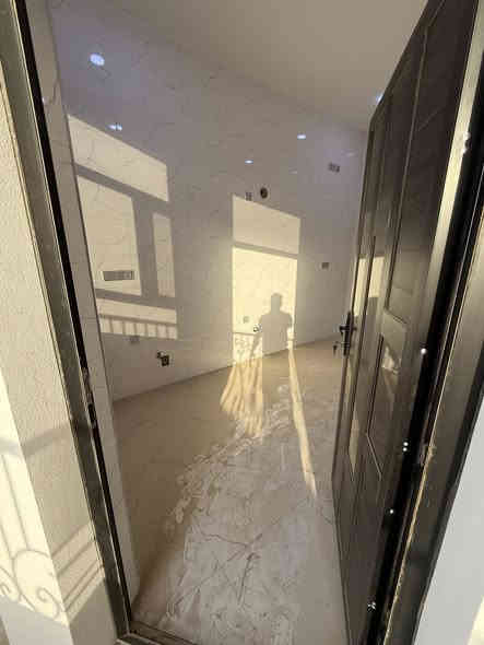 شقة للايجار داخل مجمع الضباط السكني تتكون الشقة من غرفتين نوم وحمام  ومطبخ 
الشقة بناء حديث 
الطابق الاول اجاره  600 الف 
طابق الثاني اجاره   500 الف 
الطابق الثالث اجاره  450 الف 
#رقم الهاتف # *********** 
موقع المجمع شارع المطار بغداد 
خلف جامعة المشرق ومستشفى حي الفرات
