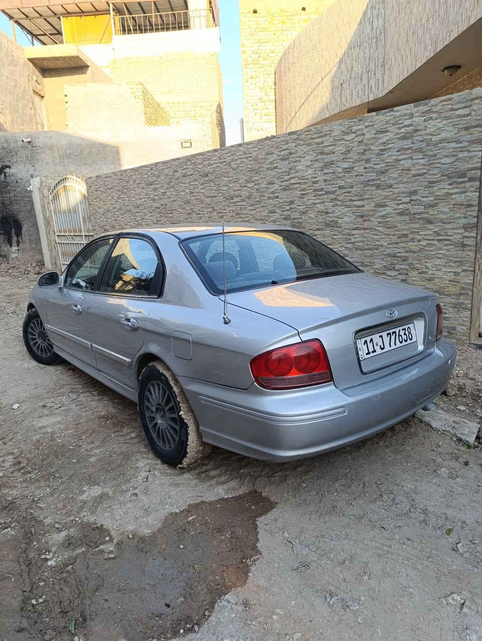 السلام عليكم و رحمة الله 
سوناتا موديل 2005 ماشية 137 الف حقيقي محرك V6 / 2700 رقم بغداد باسمي سنوية و ارقام و هزه جديد كير و مكينه خير من الله تبريد ثلج و تدفئة شغالة سنتر لك بلاد ارضية مغلفها جلد السيارة مصبوغه عام جمالية السيارة مسويلها ادامه كامل (فيت بم - بخاخات - بلاكات - ايرات بلاكات ـ مجاول ـ الحدادية الأمامية و الخلفية ـ باتري كله جديد)
السعر: 67 
مكان السيارة حلة
للاستفسار ***********
