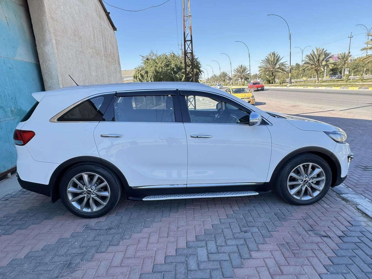 السلام عليكم سورنتو 2016وارد كويتي كفاله سونار 👇🏻
مكينه 6سلندر 7راكب 3قطع تبريد فول موصفات 
بصمه تشغيل بصمه أبواب كشنات كهربائية جلد 
تدفئه تبريد بلكشنات بنوراما شاشه كامره دوارة تحكمات ويل كروم مري شفط لد خلفي امامي فول ماشيه 135الف KM مكان السياره كربلاء  
السعر 215
.  ***********
