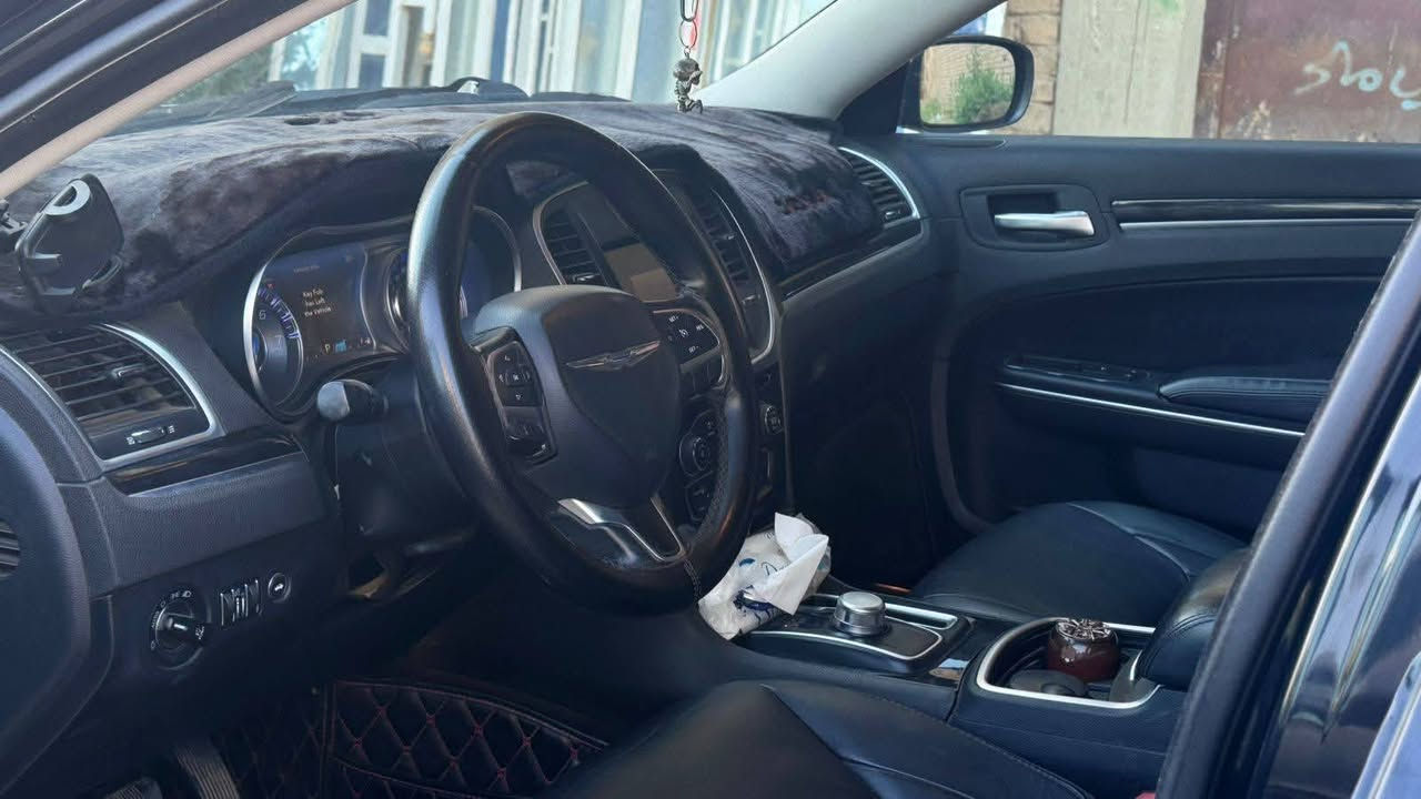 (السلام عليكم ورحمة الله وبركاته)
للبيع Chrysler 300 كندي
الموديل: 2015

📌 رقم سليمانيه بأسمي ورقم وسنوية جديدة

🔧 المحرك: 3600 / V6 + Two Wheel

✨ المواصفات:

* فتحة سقف بانوراما
* كشن حضن
* شاشة كبيرة + كار بلاي
* دمام
* سماعات Alpine
* نظام سبورت
* مثبت سرعة
* ويلات 20 إنج
* شفتات ستيرن
* تدفئة كشن
* ومواصفات هواي 

📍 الموقع:الصويره

📞 رقم الهاتف:
***********

السعر/210 وبيه مجال 

🛠️ الملاحظة:
كفالة عامة السياره فقط صبغ دعاميه لجماليه
