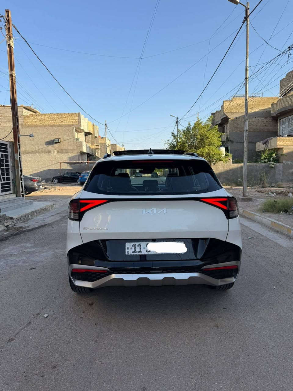 السلام عليكم سبورتج موديل 2023 رقم بغداد محرك 2500 تنفس طبيعي فئه السياره sx فول مواصفات داخل احمر كشنات تبريد بيه هواي مواصفات بدون صبغ بارد بلجاملغ الخلفي وقبق الجنطه بدون يرباك سونار جديد بيه.                                                                ماشيه ٦٥ ميل.                                                                                                                                                        السعر  195 وبيه مجال                                        ***********
