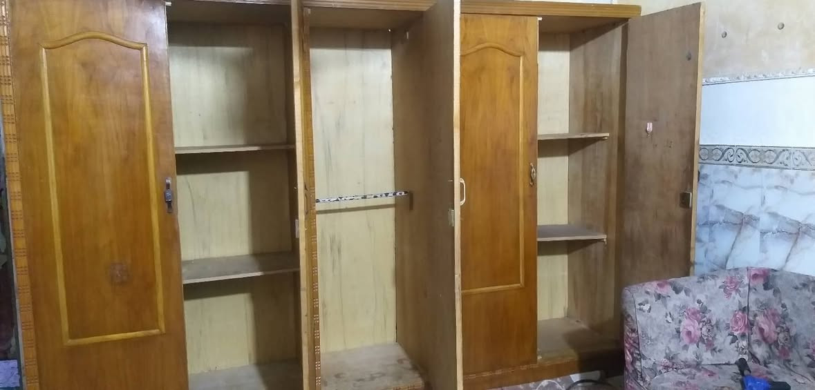 كنتور ٥ أبواب صاج تفصال ثقيل نظيف جدا مليان رفوف الوسط مرايه كبيره خمسه ميل خلف ساحة الصلاه قرب مدرسة بور سعيد السعر  ٣٠٠


**إذا كنت صاحب هذا الإعلان وتريد حذفه لأي سبب، رجاءا أرسل رسالة إلى الدعم الفني**